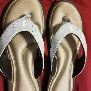 Nike memory foam flipflops